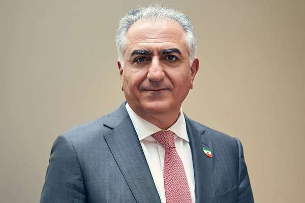 ولي عهد إيران السابق يطالب الشعب بمقاطعة الانتخابات لإنقاذ الشباب من الإعدامات