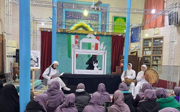 اجرای تئاتر «زال و سیمرغ» در مسجدی در تهران