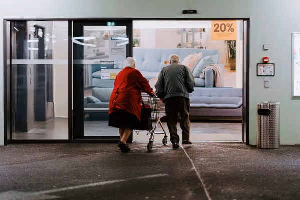 تنها غذا خوردن در سالمندی با سوءتغذیه و کاهش توانایی همراه است