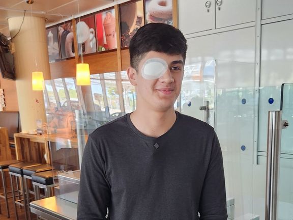 زانیار تندرو، معترض جوانی که از ناحیه چشم مجروح شده بود، وارد آلمان شد