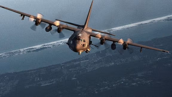 نشریه بریتانیایی: آمریکا برای حمله به ایران پس از سرکوب معترضان جنگنده اعزام کرده است