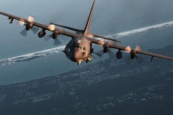 نشریه بریتانیایی: آمریکا برای حمله به ایران پس از سرکوب معترضان جنگنده اعزام کرده است