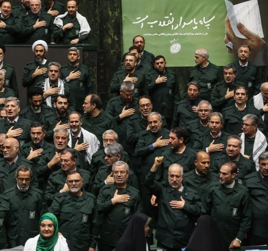 نایب‌رییس مجلس: نمایندگان یگان رزم تشکیل دادند تا اسلحه به‌دست بگیرند و با آمریکا بجنگند