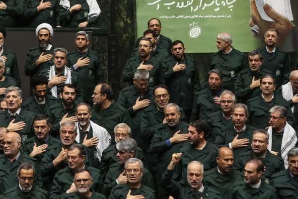 نایبرییس مجلس: نمایندگان یگان رزم تشکیل دادند تا اسلحه بهدست بگیرند و با آمریکا بجنگند