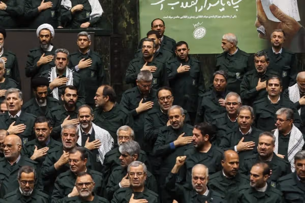 نایبرییس مجلس: نمایندگان یگان رزم تشکیل دادند تا اسلحه بهدست بگیرند و با آمریکا بجنگند