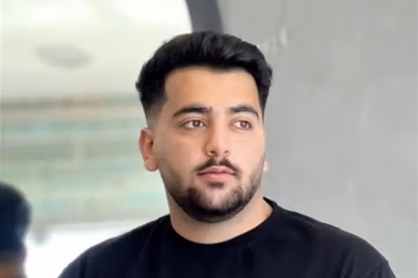 محمد احمدی، با اصابت گلوله نیروهای سرکوبگر حکومتی به ناحیه کمر کشته شد