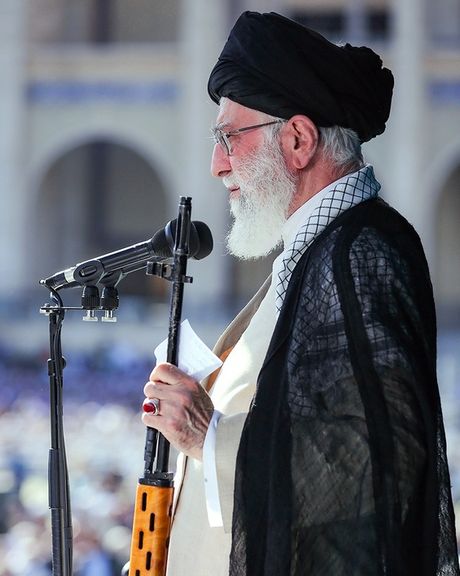 قائد الجيش الإيراني: على الأعداء تغيير نظرتهم تجاه خامنئي