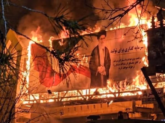 شاهزاده رضا پهلوی خواهان تداوم تسخیر خیابانها و ایجاد راهبندان برای جلوگیری از سرکوب شد