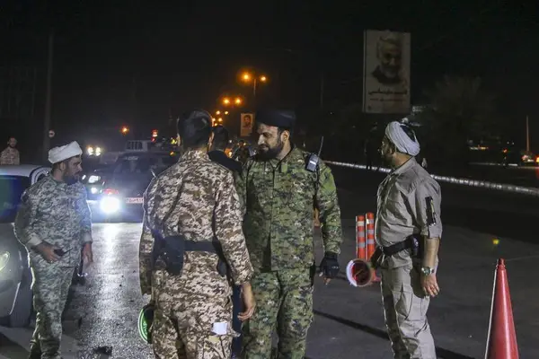 دستکم دو جوان در ایستهای بازرسی در مازندران و اصفهان کشته شدند