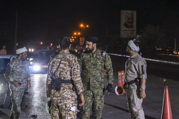 دستکم دو جوان در ایستهای بازرسی در مازندران و اصفهان کشته شدند