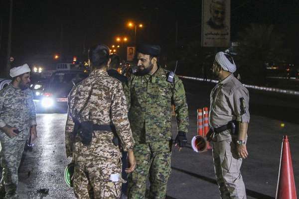 على يد الباسيج والحرس الثوري.. مقتل شابين داخل نقاط تفتيش أمنية في مازندران وأصفهان بإيران