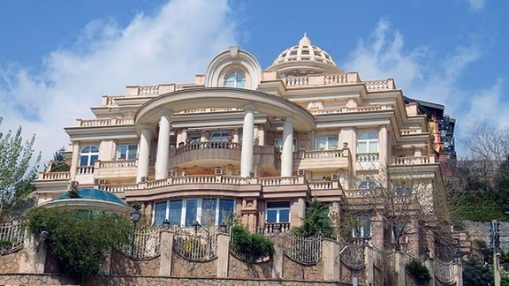 A luxurious mansion in Tehran rented out only in US dollars.