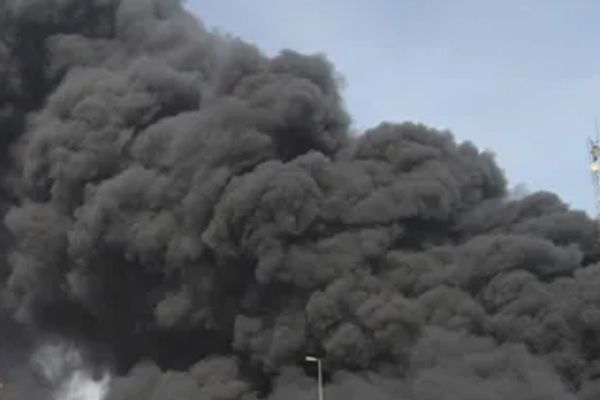 خبراء: التلوث الناتج عن انفجار ميناء رجائي يهدد النظام البيئي في الخليج