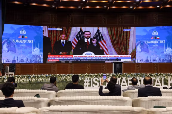 بنبست در مذاکرات اسلامآباد؛ بقایی از اختلاف نظر بر سر «دو، سه موضوع مهم» خبر داد