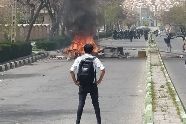 منظمتان طلابيتان تتهمان النظام الإيراني بالهجوم على المدارس وتطالبان باستمرار الانتفاضة