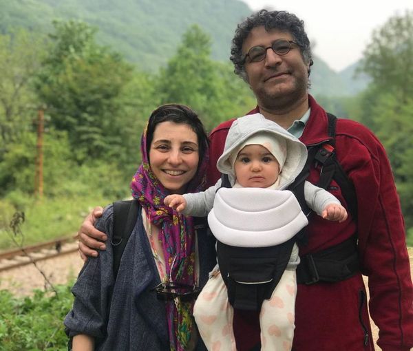 السلطات الإيرانية تعتقل زوجة الفنان المحتجز مهدي اعتماد سعيد مع طفلتها