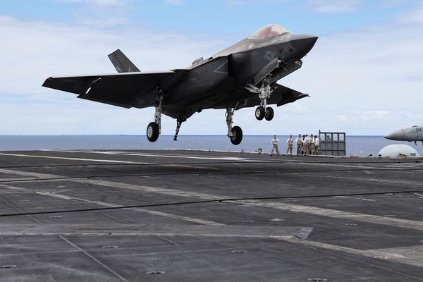 اسکات، سناتور آمریکایی: آمریکا و اسرائیل مجبور میشوند حمله بیشتری به ایران بکنند