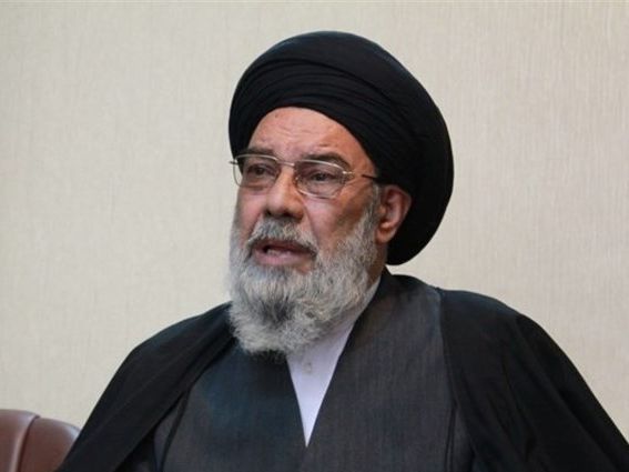 نماینده خامنهای در اصفهان: حضور روحانیون در بانکها یک ضرورت است