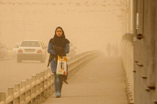 هواء خطر وسماء ملوثة.. أزمة الغبار تهدد صحة الإيرانيين في خوزستان