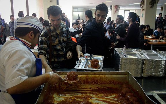 شوراهای صنفی دانشجویان: دانشگاه تهران قیمت هر وعده غذای کوی را به ۶۰ هزار تومان افزایش داد