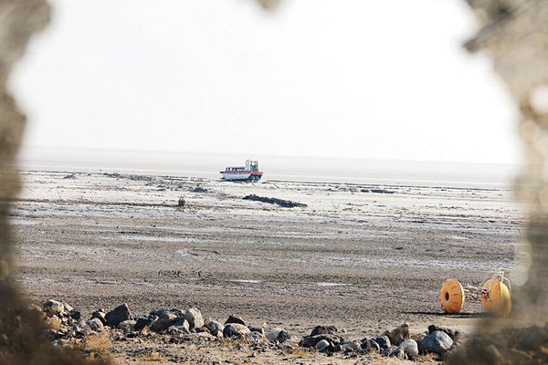 وسط تجاهل من السلطات الإيرانية.. جفاف "متوقع" لبحيرة أورمية "بالكامل" الخريف المقبل