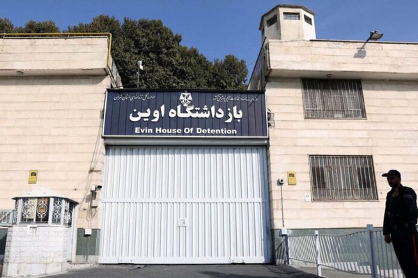 قوات خاصة تقتحم جناح النساء بسجن "إيفين" في طهران وتعتدي على السجينات السياسيات بالهراوات