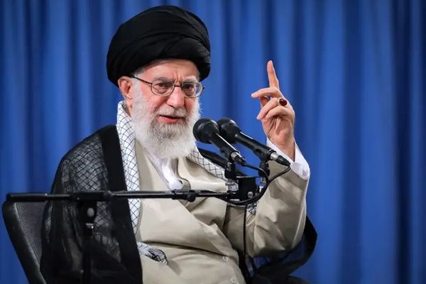 المرشد الإيراني محذرا: لن يستطيع أحد وقف "قوات المقاومة" إذا استمرت إسرائيل في مهاجمة حماس