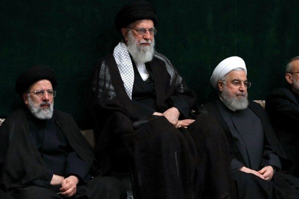 خبير في الشؤون الدولية: الرئيس في إيران هو مجرد خادم لدى المرشد