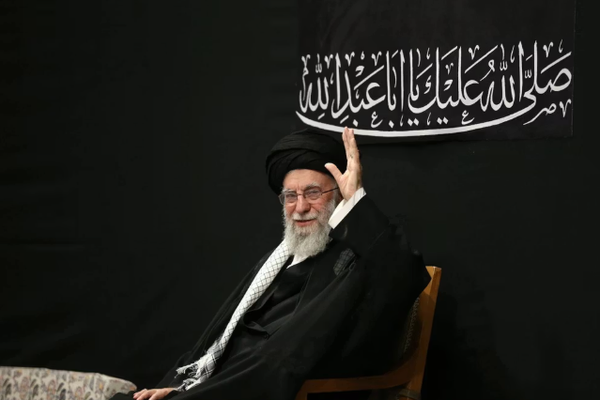 "إسرائيل هيوم": خامنئي خرج من مخبئه لاستعادة شرعيته المفقودة