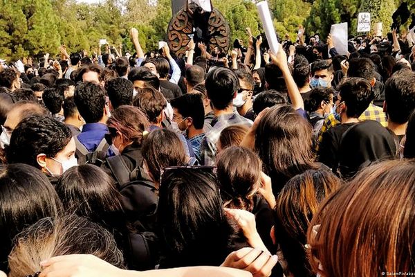 "شباب أحياء طهران": على التنظيمات السياسية في الخارج "التحالف من أجل المستقبل فورا"