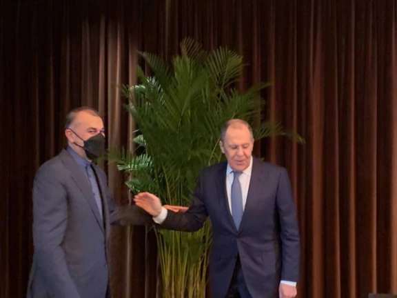 Iranian Foreign Minister Hossein Amir-Abdollahian (left) and Russian Foreign Minister Sergey Lavrov