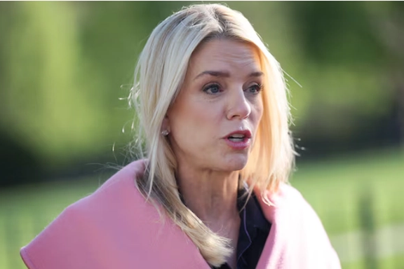 دادستان کل آمریکا میگوید روزنامهنگاران افشاگر ممکن است برای افشای منابعشان احضار شوند