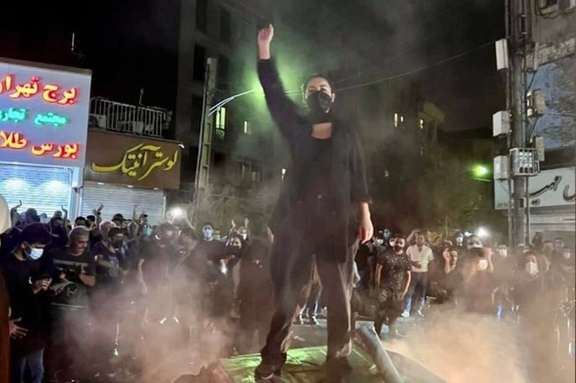 An unknown figure leading ptrotesters in Iran