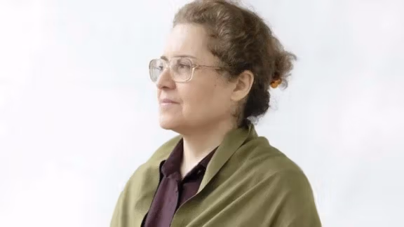 صدیقه وسمقی درباره حکم پدرام مدنی: افکار عمومی احکام دادگاههای انقلاب را ظالمانه میداند