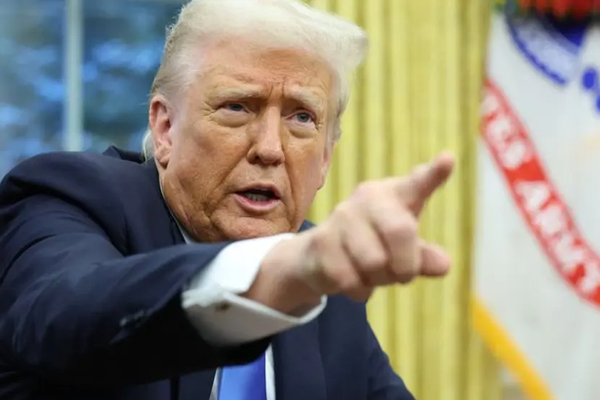 سياسيون وإعلاميون إيرانيون: المفاوضات مع واشنطن لاتزال ممكنة إذا خفف ترامب نبرته