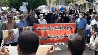 سرکوب معلمان؛ پزشکیان تمجید میکند، وزیر اطلاعات بازداشت