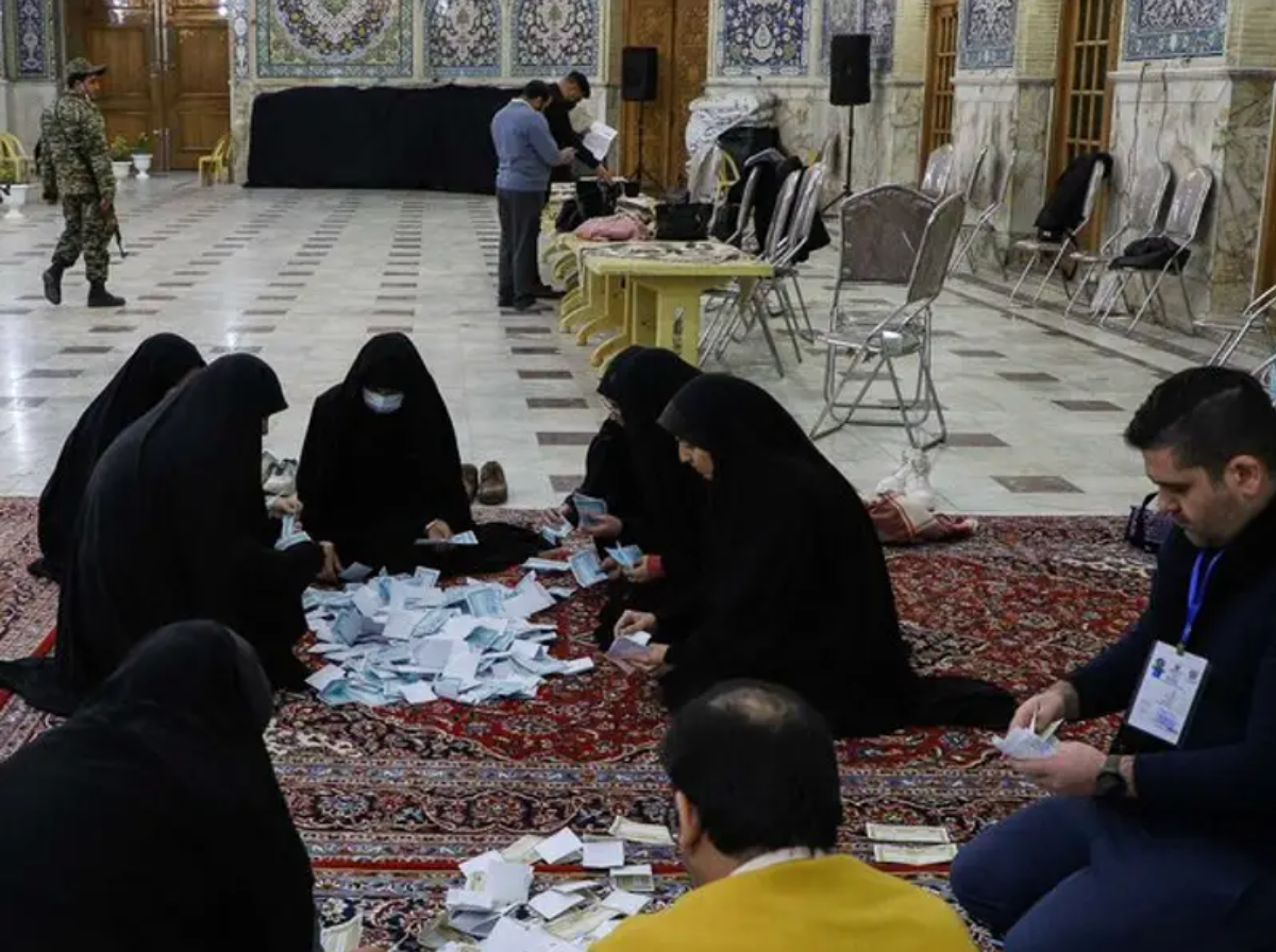 سيطرة "جبهة الصمود" الأصولية على البرلمان الإيراني..وجولة أخرى للحسم