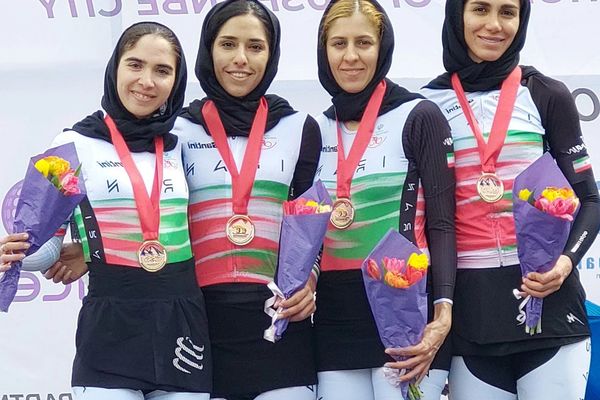 منتخب ركوب الدراجات الإيراني للسيدات يستعير ملابس فريق الرجال للمشاركة في بطولة آسيوية