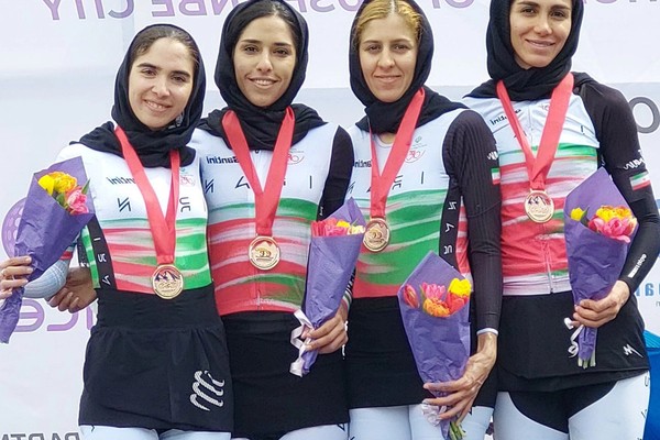 منتخب ركوب الدراجات الإيراني للسيدات يستعير ملابس فريق الرجال للمشاركة في بطولة آسيوية