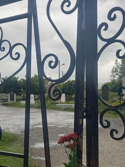 ماموران امنیتی مانع حضور خانواده حنانه و حسینعلی کیا بر مزارشان در نوشهر شدند