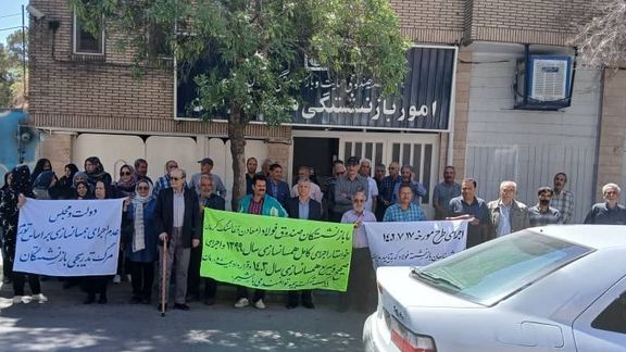 بازنشستگان معترض در شهرهای مختلف کشور علیه مقامات جمهوری اسلامی شعار سر دادند