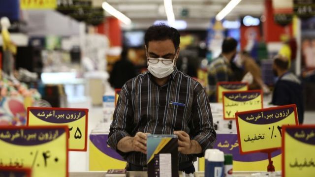 تحذيرات في إيران من الوصول إلى "أخطر نقطة تضخم في 40 سنة"