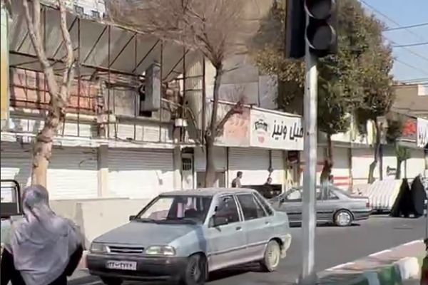 إضراب التجار في طهران وبعض المدن الأخرى تضامنا مع أربعينية الجمعة الدامية في زاهدان