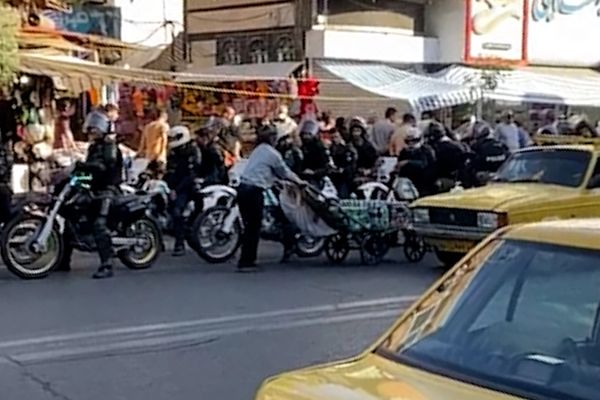 موجة اعتقالات للمحتجين في إيران على جفاف بحيرة أرومية