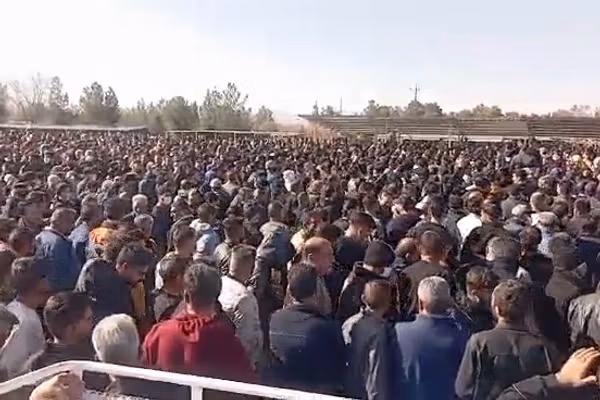 یک فعال کارگری: حکومت با دادن وعده بهبود معیشت میخواهد مانع گسترش اعتراضات شود