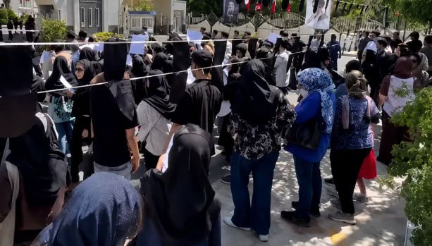 تجمع اعتراضی دانشجویان تحصیلات تکمیلی دانشگاه آزاد