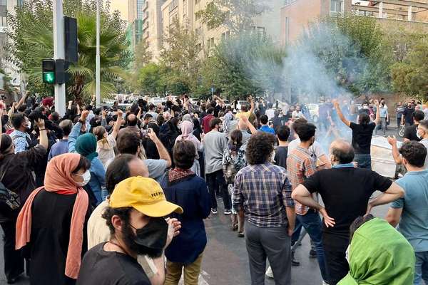 Tehran Protest Youth Group Urges Coalition Of Opposition Abroad