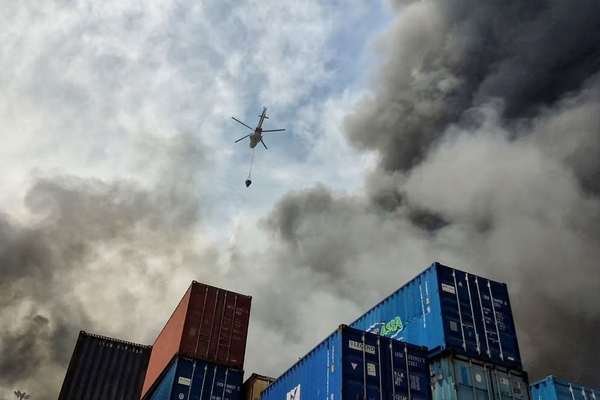 صحيفة إيرانية: انفجار ميناء رجائي ناتج عن شحنة مرتبطة بجهة عسكرية