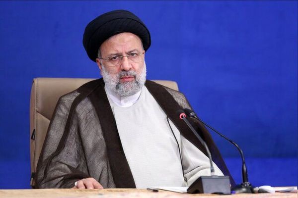 مع استمرار عدم اليقين لدى الإيرانيين في محطات الوقود.. رئيسي: يريدون إثارة غضب الناس