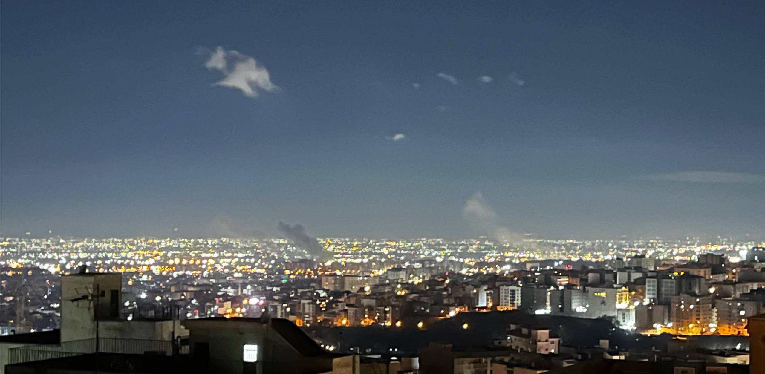 گزارش‌ها از شنیده شدن چند صدای انفجار در مناطق شرق و غرب تهران خبر می‌دهد